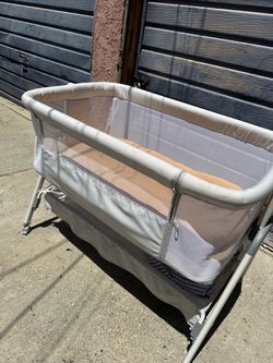 ANGELBLISS Flat Bedside Bassinet with Storage Basket, Easy Folding Portable Crib with Wheels