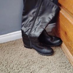 Women Boots Size 6M Great Condition 