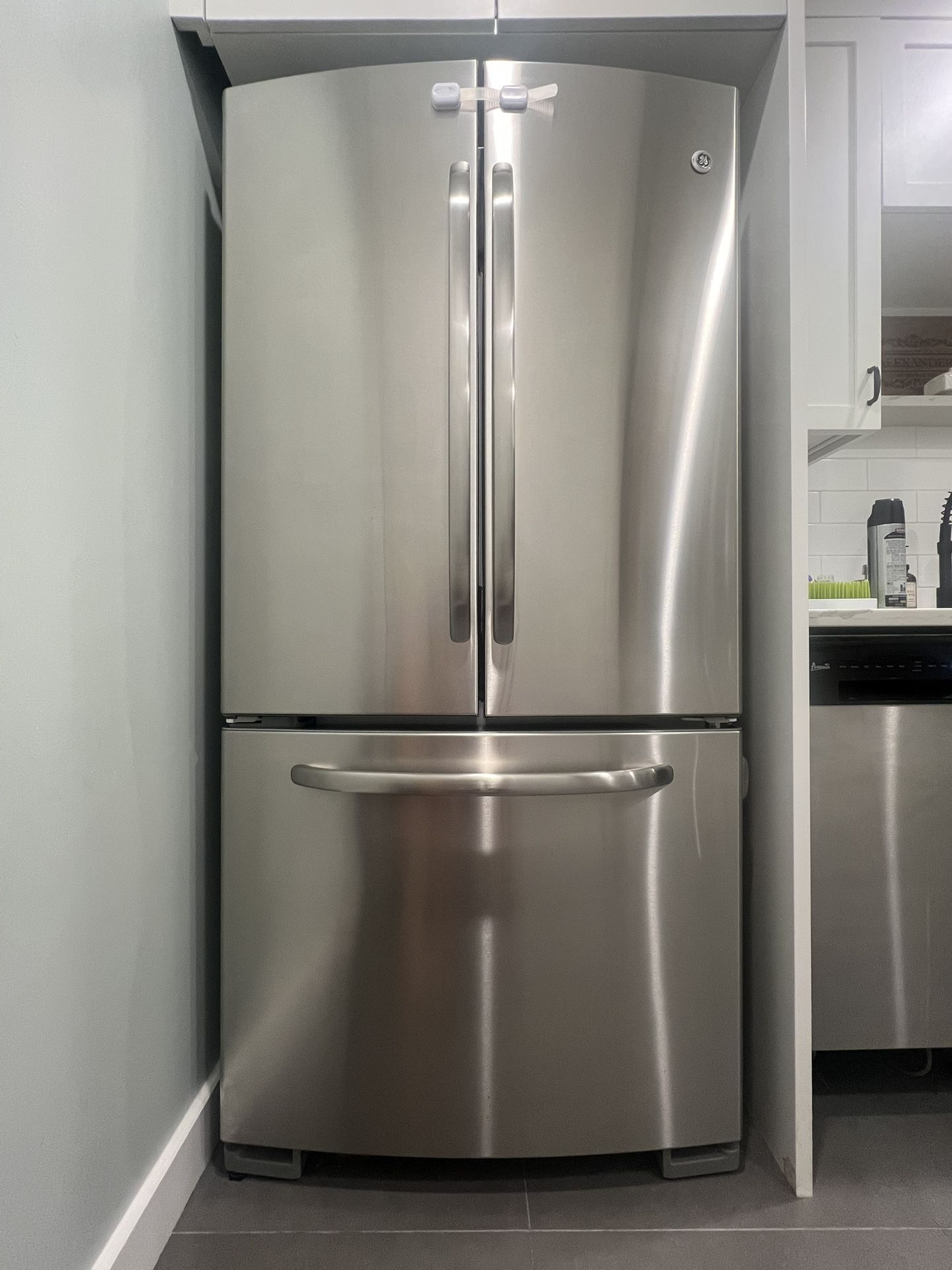 GE Refrigerator