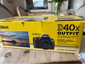 Nikon D40 DSLR Camera – Complete