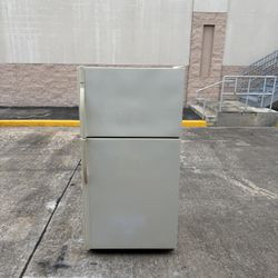 Kenmore Top Freezer Refrigerator 