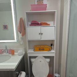 Bathroom storage shelf