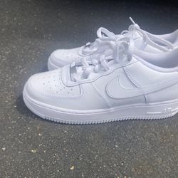 Low top White Nike Air Forces 
