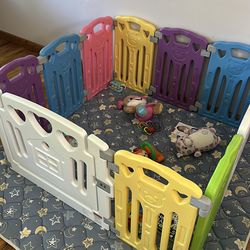 Plastic play pen