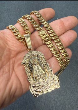 14k Stamped Gold Plated Virgen de la Caridad del Cobre pendant and miami Cuban Necklace‼️