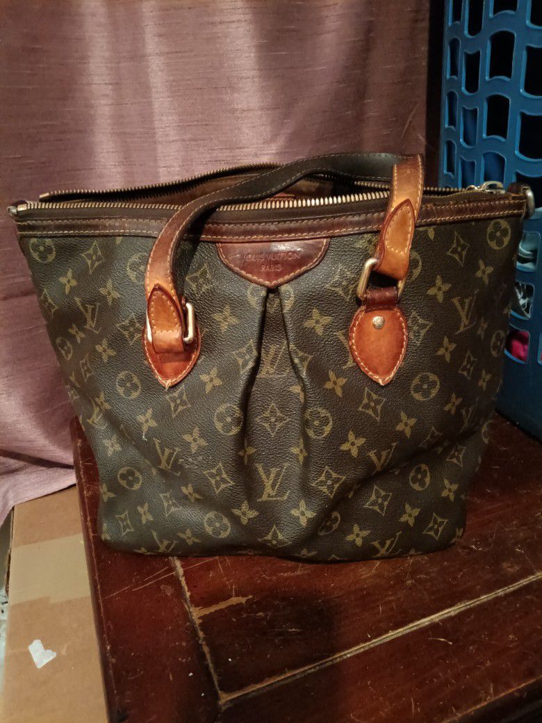 AUTHENTIC LOUIS VUITTON TOTE for Sale in Columbus, GA - OfferUp