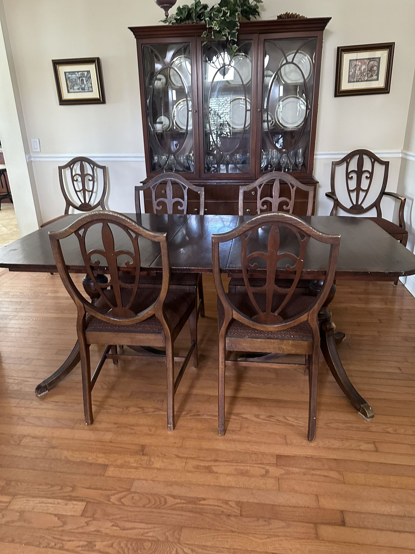 Mahogany Antique Dining Room Table