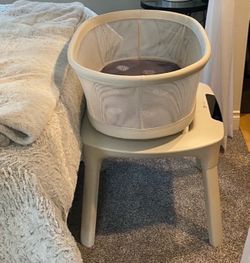 4moms Mamaroo Sleep Bassinet Calms and Soothes - White