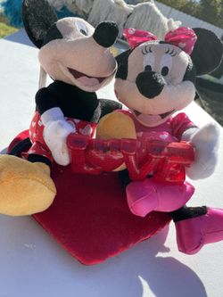 Disneys Mikey And Minnie Mouse Love Sign