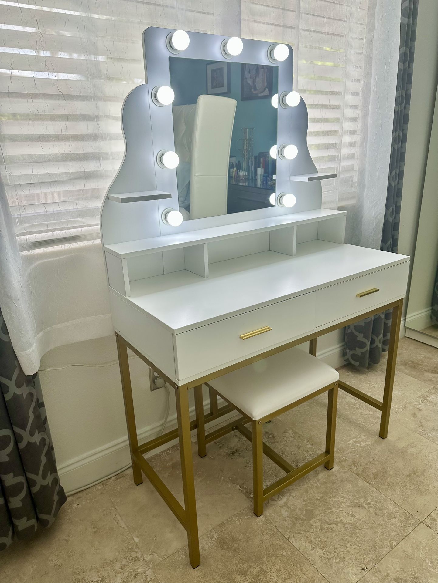Makeup Vanity Desk With 2 Drawers, Storage Shelf, 9 LED Bulbs Lights