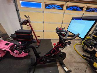Barely Used Pelotón Bike +(plus)