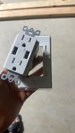 Electrical Outlet With USB Conector 