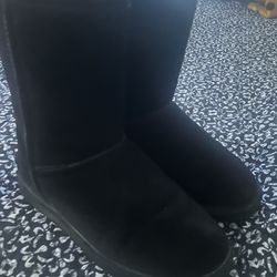 BEARPAW BOOTS $20 Size 9