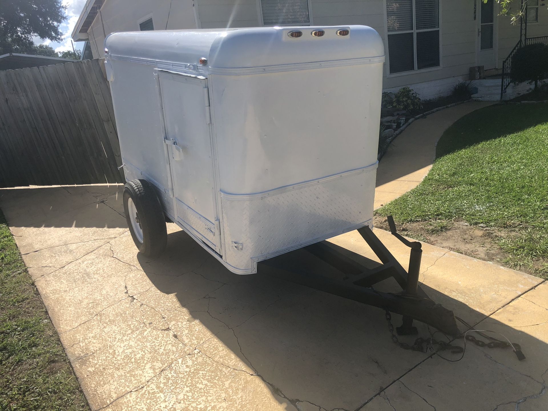 4x8 enclosed trailer