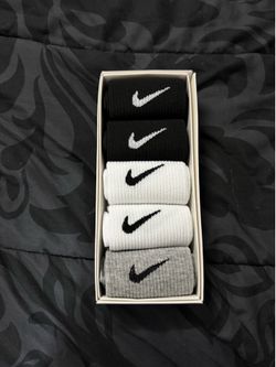 Nike socks 5 pack brand new