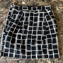 gap black and white mini skirt in size 0