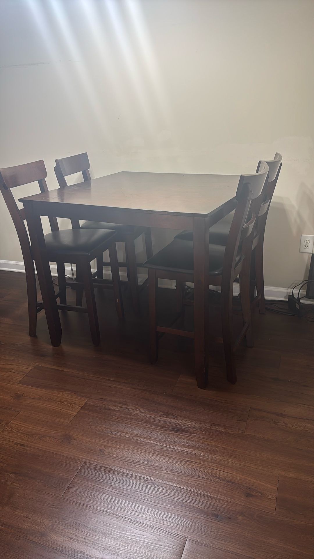 Kitchen table w/ 4 High Chairs