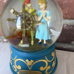 Peter Pan And Wendy Snow Globe