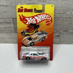 Hot wheels The Hot White  ‘1986 Ford Thunder Bird Pro Stock • Die Cast Metal • Made in Thailand