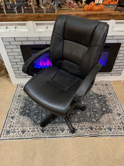 Black low back executive office desk chair