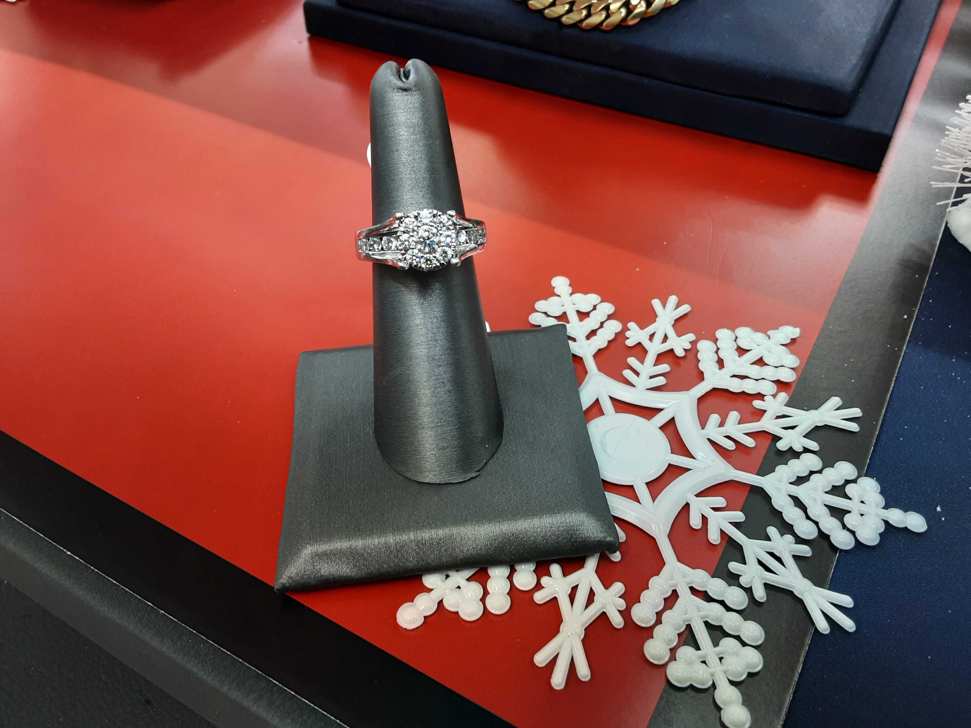 White Gold 14k (.585) 8.5 grams Size 7