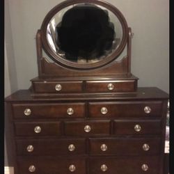 Dresser 9 Drawers With Mirror Vanity