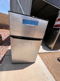 compact top-freezer mini refrigerator with: 	•	Stainless-look doors 	•	Separate freezer compartment 	•	Recessed horizontal handles 	•	Black cabinet si