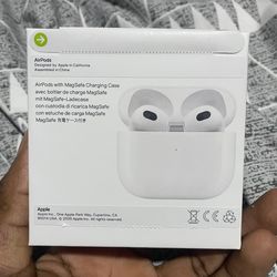 Apple AirPods (4th Generation) with MagSafe Charging Case