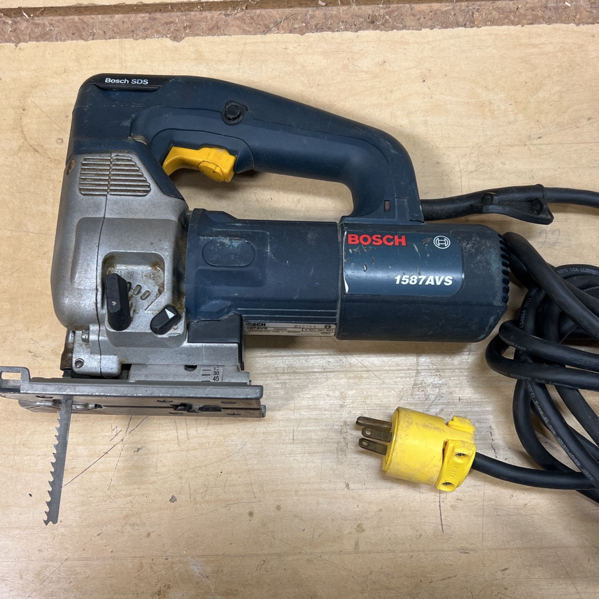 Bosch Jig Saw 1587AVS