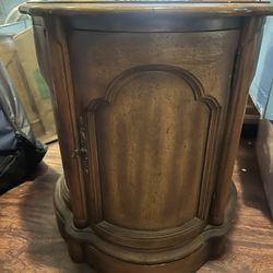 Vintage Barrel Style Coffee Table Opens Up For Storage. High End Italian Style