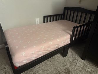 Toddler bed with mattress