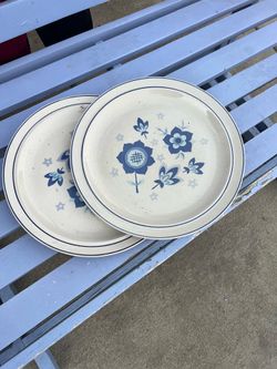 Dinner plates set 3 Dlrs