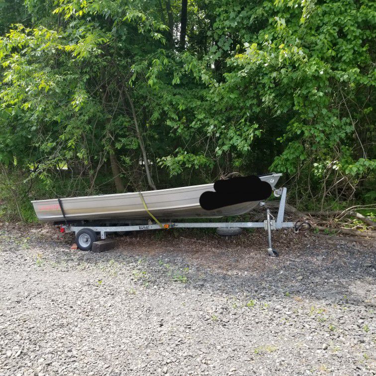 Photo free boat with purchase of engine and trailer