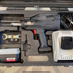 Rivet King RK-401CR 14.4v  Cordless Riverter