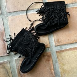 Minnetonka Leather Black Moccasins Size 8 