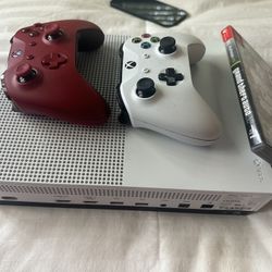 XBOX ONE S GAME CONSOLE 500 GB 10/10 CONDITION 2 CONTROLLERS + GTA 4