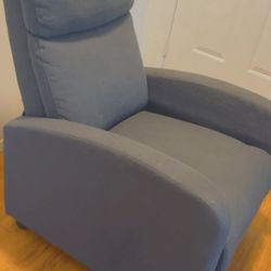 🪑 Cozy Recliner Chair – $85 OBO (Orlando)