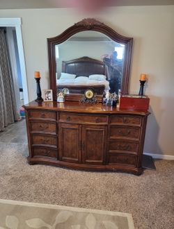 Dresser w/mirror