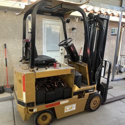 Electric Caterpillar Forklift M35D 