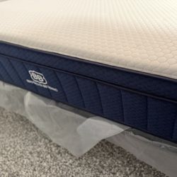 Brooklyn Bedding Aurora Luxe Cooling Mattress, King, Like New, Perfect Condition