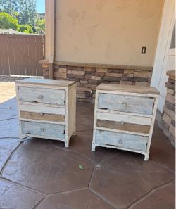 Set of 2 nightstands