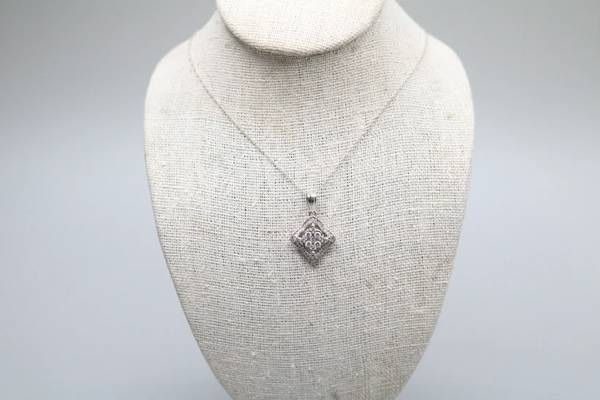 10K White Gold Twisted Chain Necklace w/ Floral Diamond Charm 0.56CTW