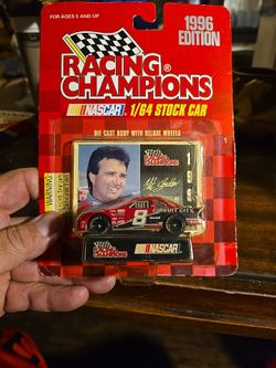 2 racing cars