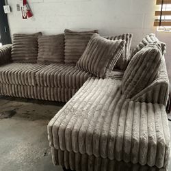 🛋️🔥 MOCHA PLUSH SECTIONAL — IN STOCK & GOING FAST 🔥