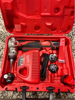Milwaukee M12 12-Volt Lithium-Ion Cordless ProPEX Expansion Tool Kit with (2) 1.5Ah Batteries, (3) Expansion Heads and Hard Case