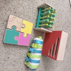 Lovevery The Companion Play Kit Months 22-24 + Realist Play Kit 19-21