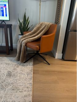 Modani Swivel chair