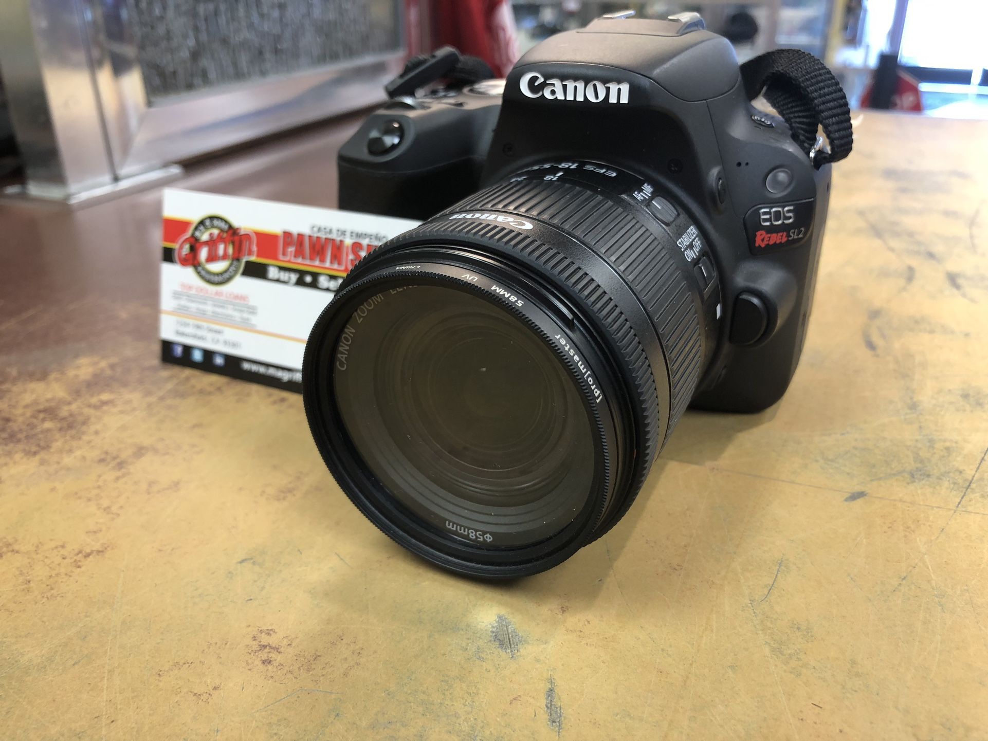 Canon EOS Rebel SL2 Caméra W/ 18 55 EFS Lens Plus Charger Extra