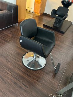 Black Hydraulic Salon Styling Chair