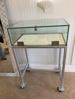 Showcase/Jewelry Case Commercial Quality, Great Business